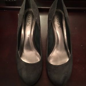 Size 9 grey suede pumps